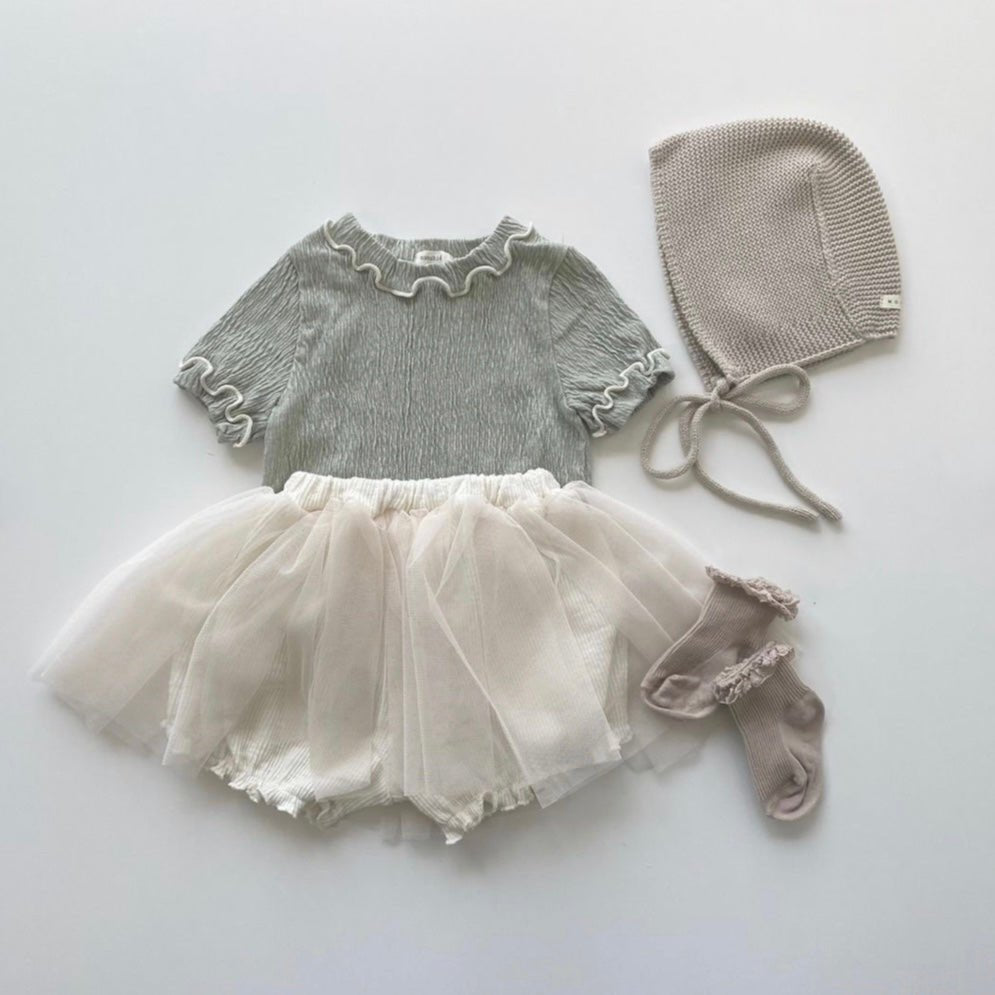 Tulip Tee – Zartes Kragendetail & weicher Tragekomfort –