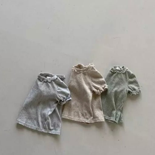 Tulip Tee – Zartes Kragendetail & weicher Tragekomfort –