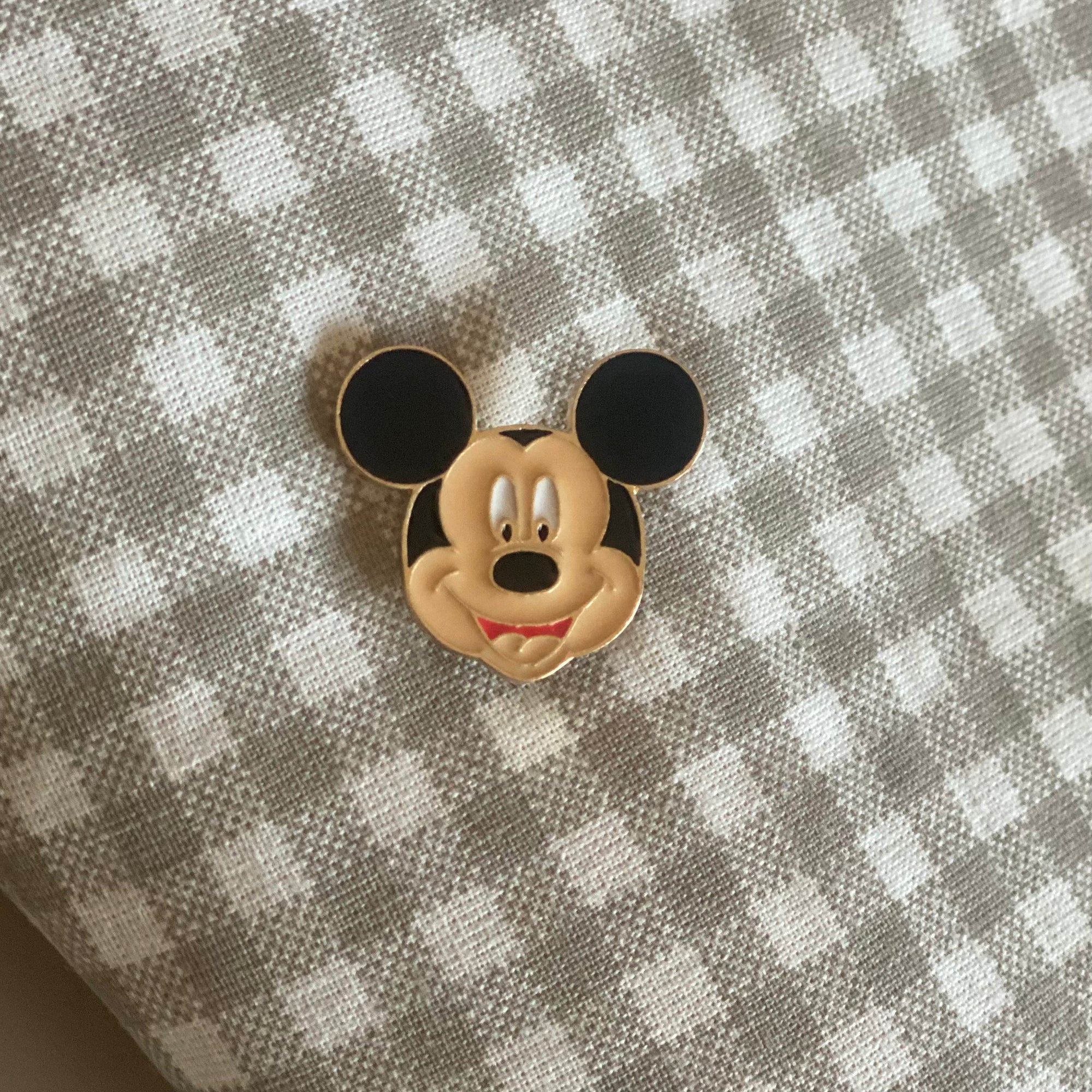Mickey Mouse Emaille Pin – #product_subtitle# | #product_description_first_paragraph#