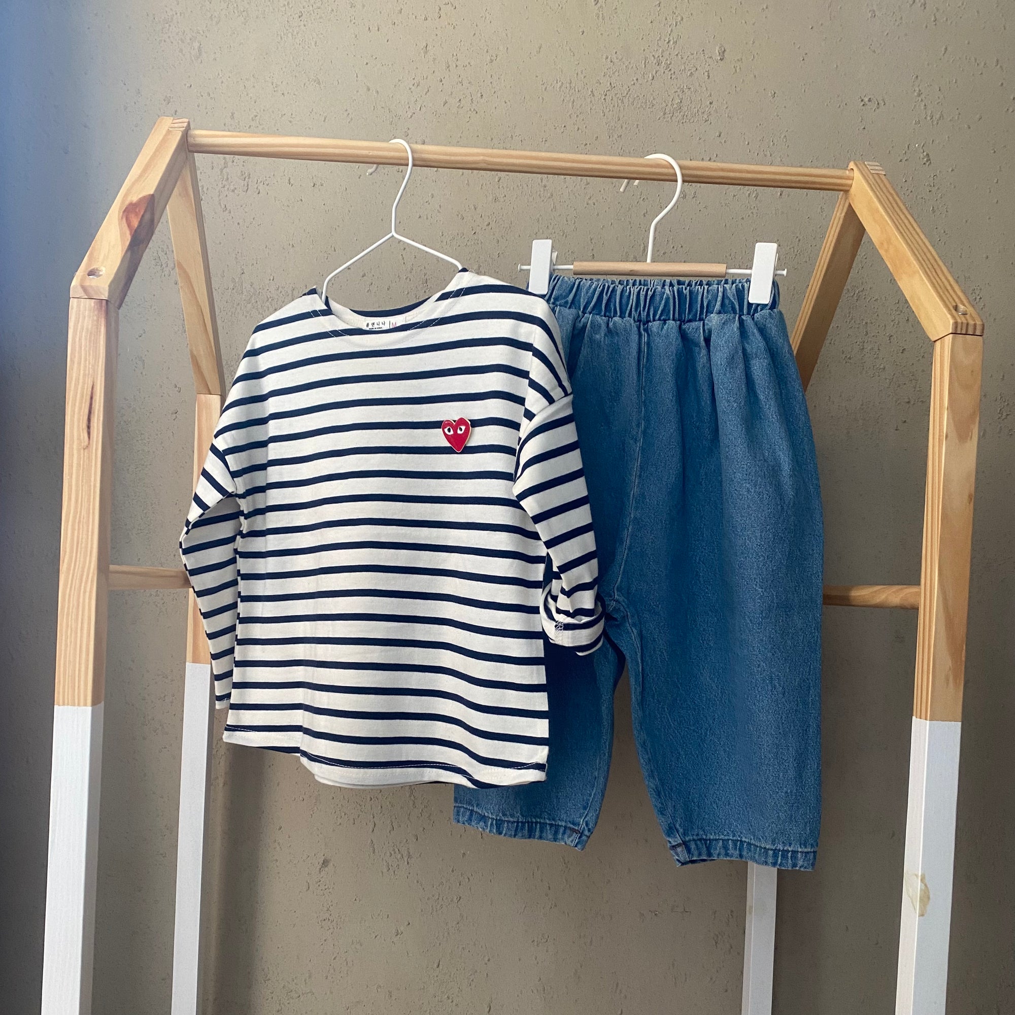 ʟɪᴍɪᴛᴇᴅ ᴇᴅɪᴛɪᴏɴ Breton Stripe Tee Heart Pin Set - Navy find Stylish Fashion for Little People- at Little Foxx Concept Store