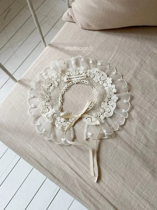 Little Foxx – Bebe Heart Lace Cape