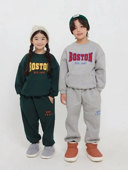 Boston Top &amp; Bottom Set (Fleece) von Ggomenge – Set für Kinder aus Korea