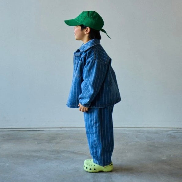 Denim Stripe Pants – Weiter Schnitt mit feinen Streifen