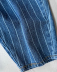 Denim Stripe Pants – Weiter Schnitt mit feinen Streifen