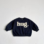 Hug Embossed Sweatshirt – Statement-Piece mit fühlbarem Print