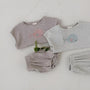 Little Whale Baby Set – gestreiftes Zweiteiler-Set mit Wal-Print