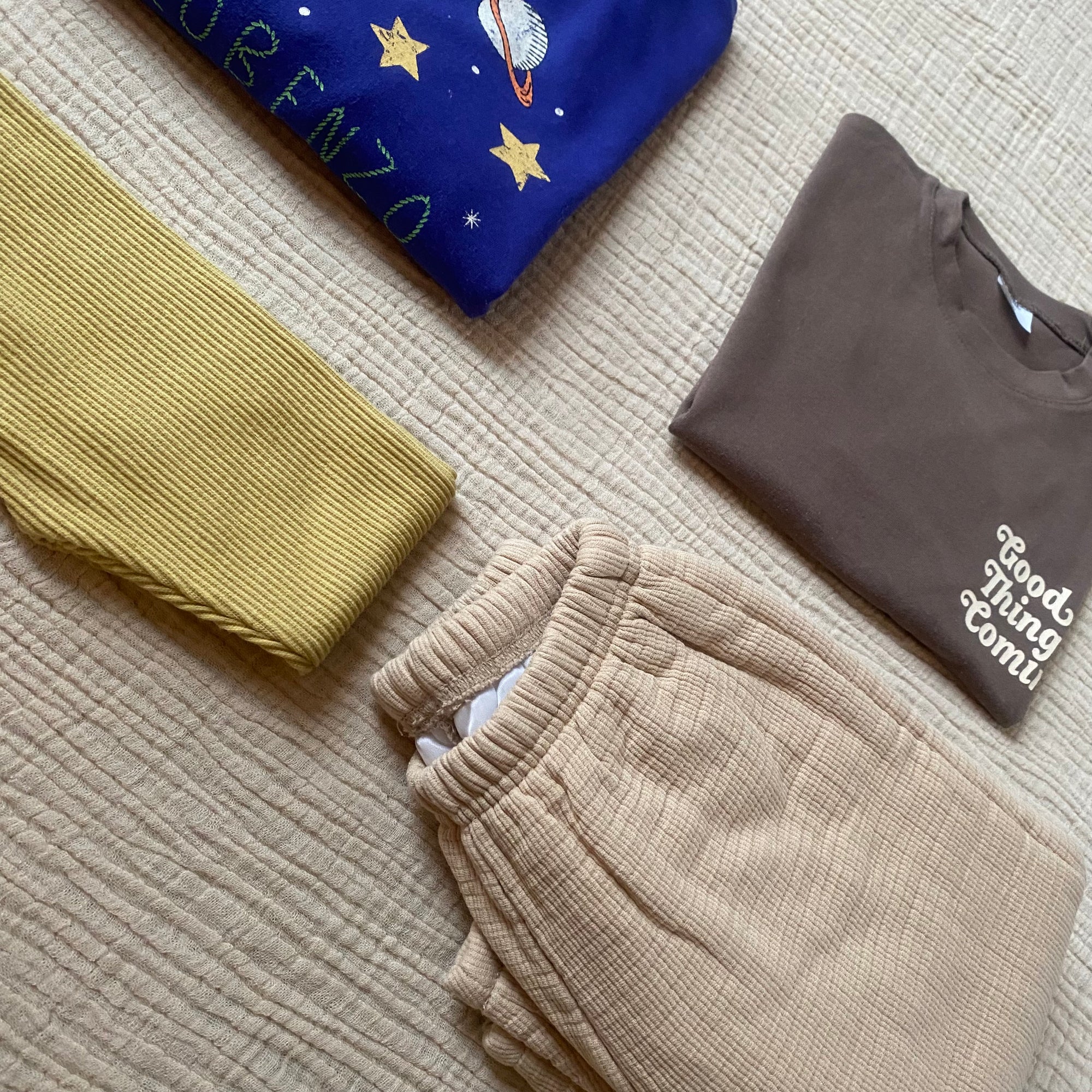 Happy Saving BUNDLE - 5/6 Jahre Unisex find Stylish Fashion for Little People- at Little Foxx Concept Store