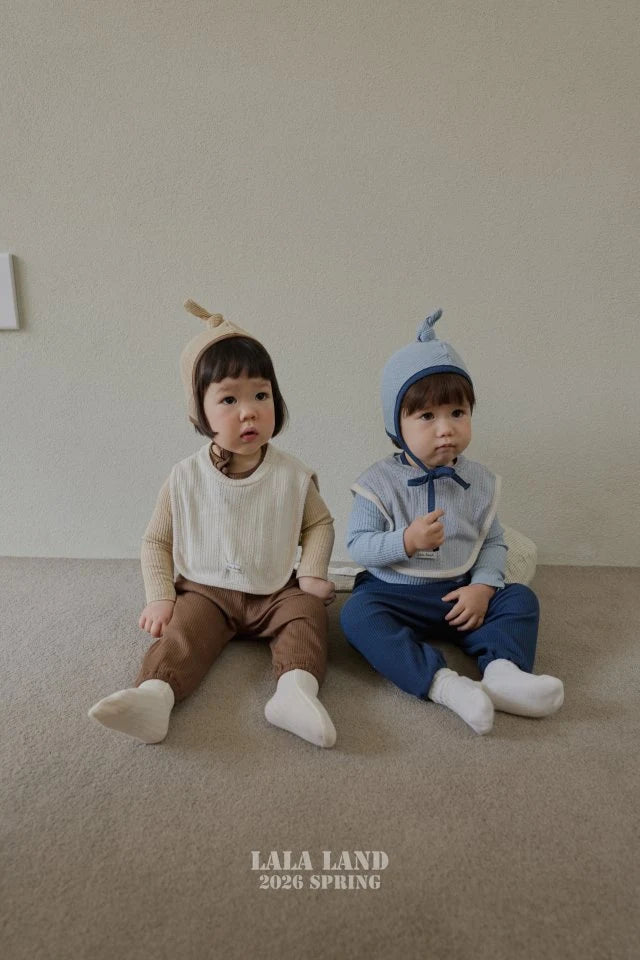 Bebe Eyelet Big Bib1_byLittleFox_jetztvorbestellen