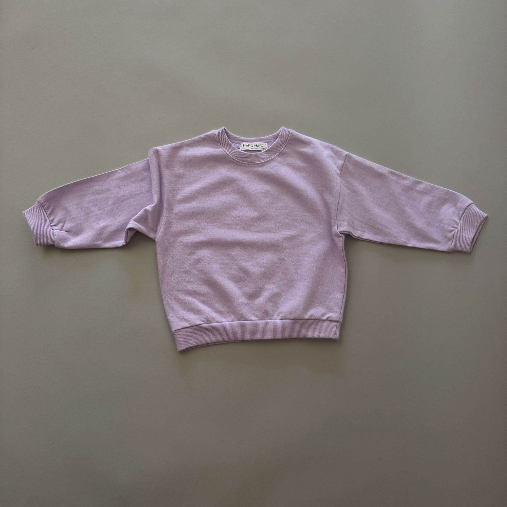 Lilac Sweatshirt – Lockerer Pullover aus weicher Baumwolle.