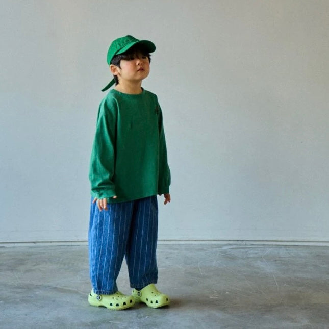 Denim Stripe Pants – Weiter Schnitt mit feinen Streifen