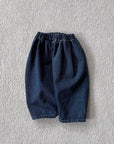 Finger Pants – Dark Denim Edition der perfekte Mix aus Style & Komfort