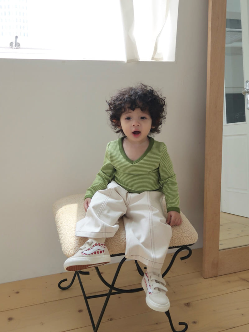 Little Foxx – Milky V-neck Tee