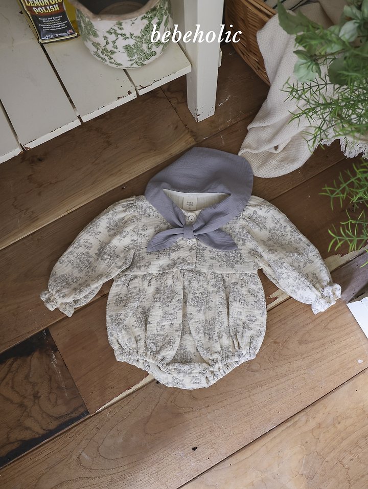 Little Foxx – Bri Cape Suit