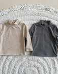 Line Mock Neck Tee