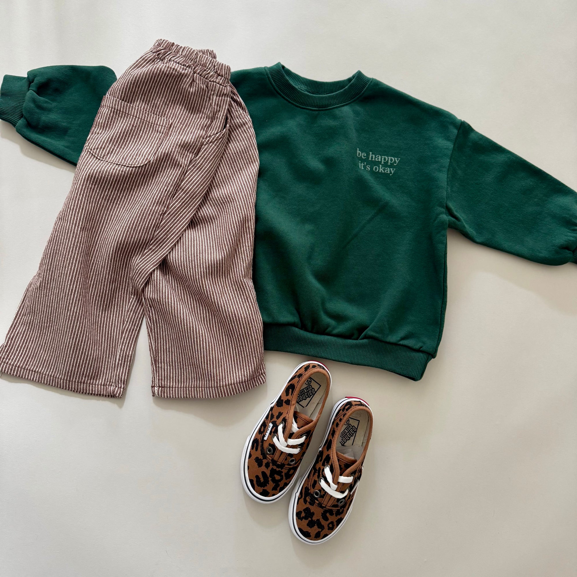 Brownie Line Pants – Weite Hose mit feinen Streifen