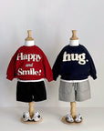 Hug Embossed Sweatshirt – Statement-Piece mit fühlbarem Print
