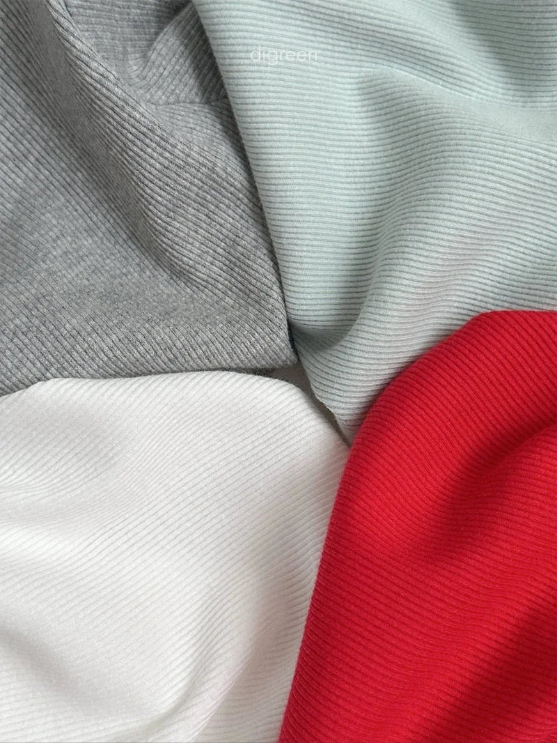 Hug Ribbed Tee