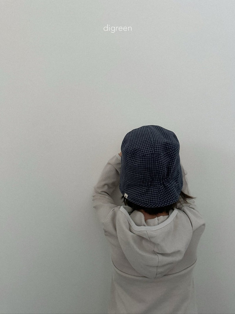 Chest Hat