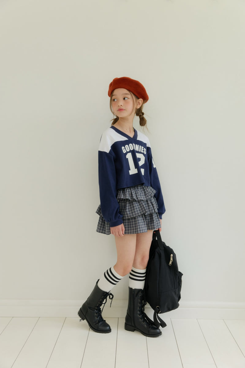 Little Foxx – V-Color Block Crop Tee