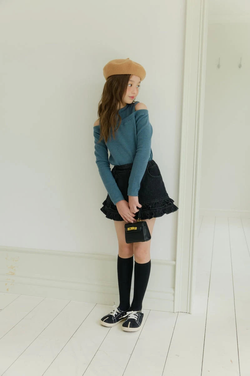 Little Foxx – Low Off-Shoulder Tee