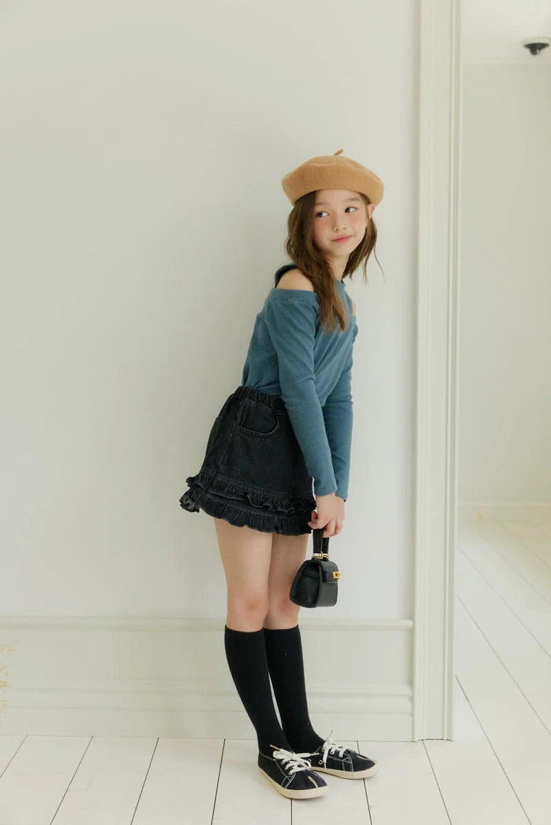 Little Foxx – Low Off-Shoulder Tee