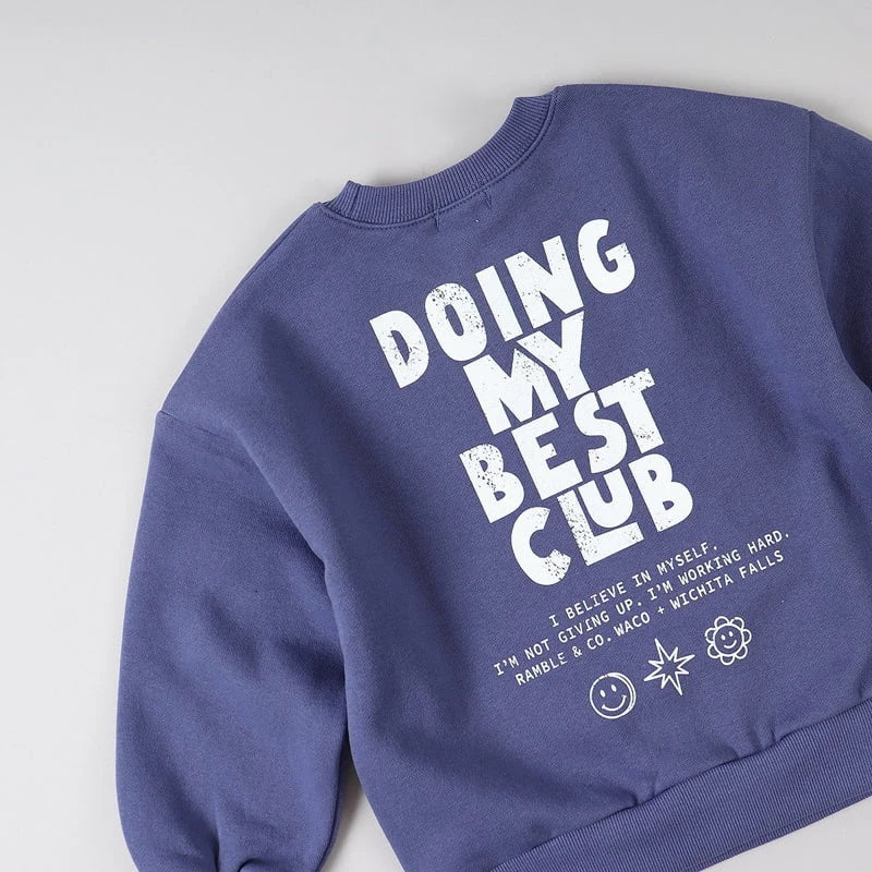 Doing My Best Club Sweatshirt – Lässiger Komfort mit Botschaft