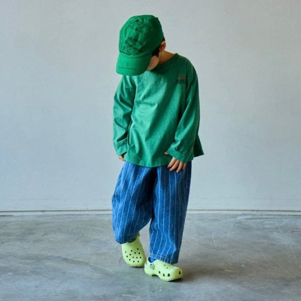 Denim Stripe Pants – Weiter Schnitt mit feinen Streifen