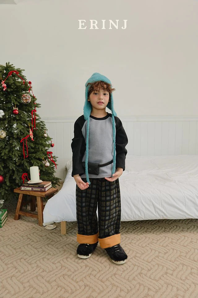 Little Foxx – Tail Stretch Raglan Tee