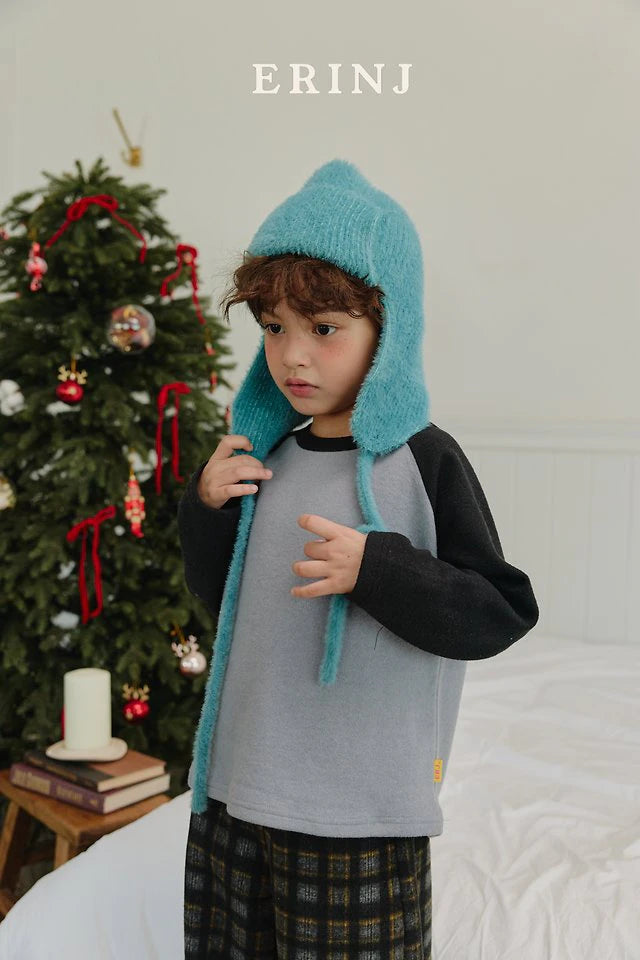 Little Foxx – Tail Stretch Raglan Tee