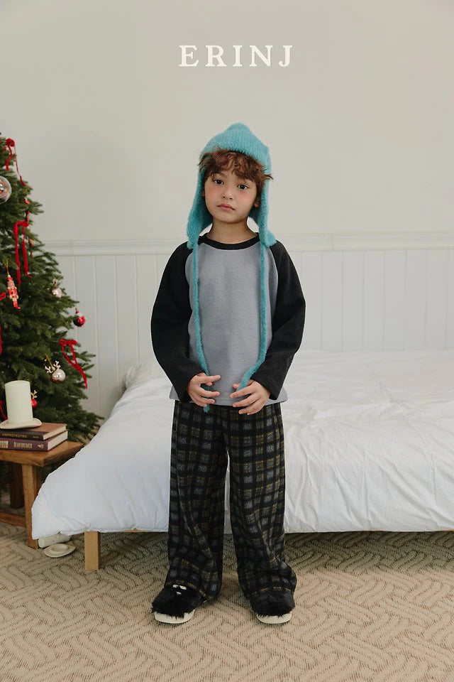 Little Foxx – Tail Stretch Raglan Tee