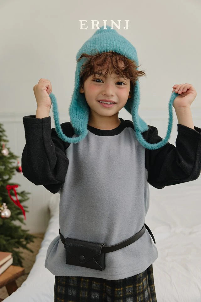 Little Foxx – Tail Stretch Raglan Tee