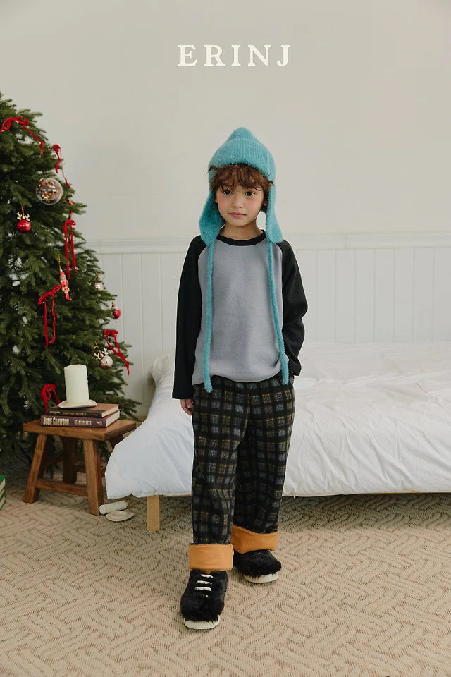 Little Foxx – Tail Stretch Raglan Tee