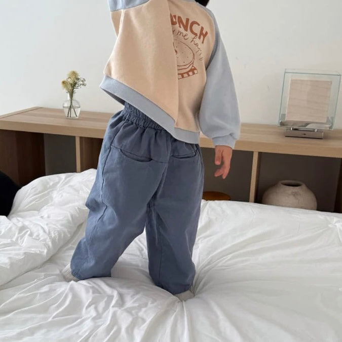 Junior: Curved Pocket Pants – Weite Baumwollhose mit Statement-Taschen