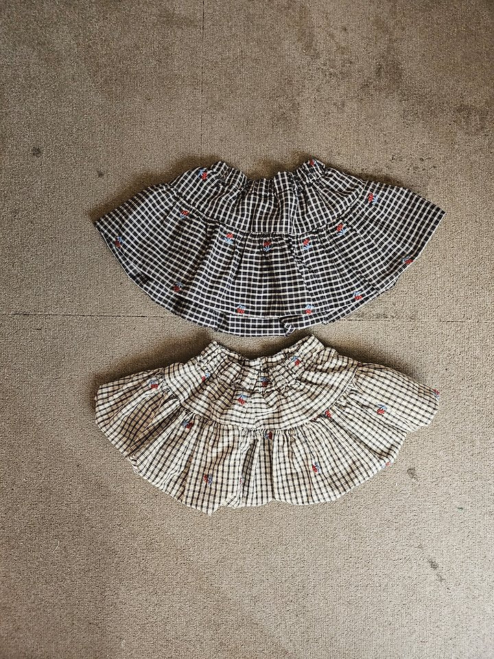 Little Foxx – Cherry Embroidery Skirt