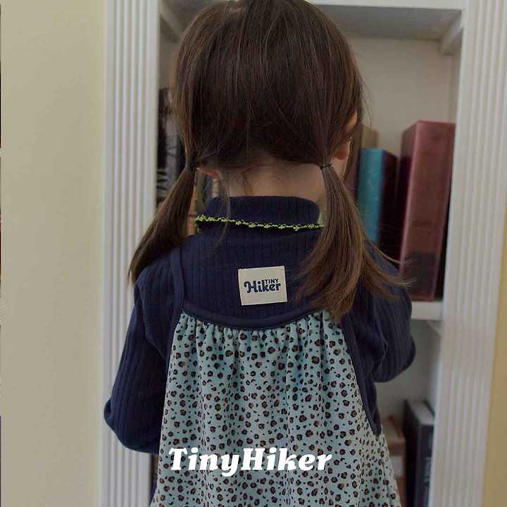 Little Foxx – Duck Fit Pin Tuck Turtleneck Tee
