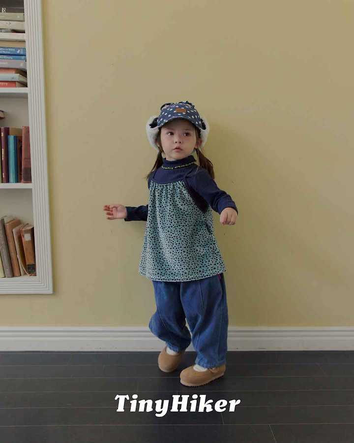 Little Foxx – Duck Fit Pin Tuck Turtleneck Tee
