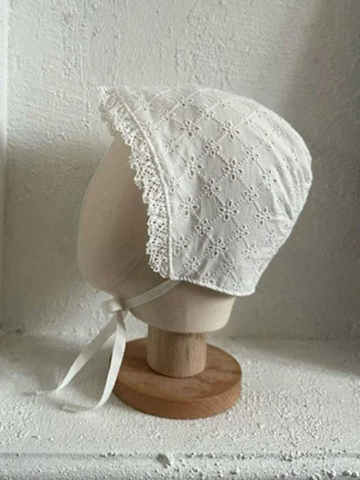 Bebe Lace Bonnet_byLittleFox_jetztvorbestellen