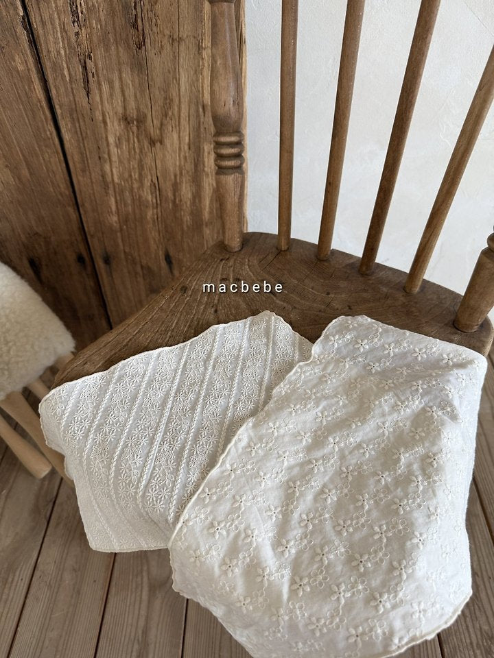 Little Foxx – Lace Kerchief
