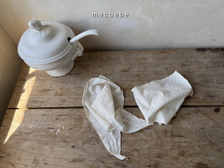 Little Foxx – Lace Kerchief