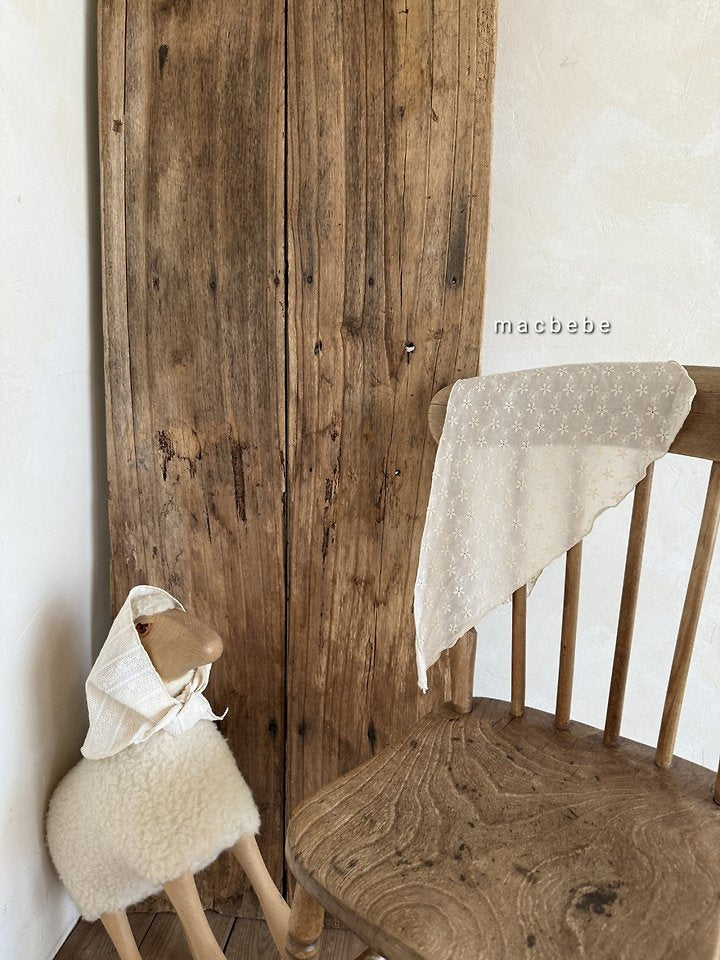 Little Foxx – Lace Kerchief