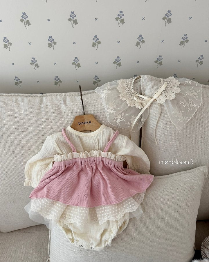 Little Foxx – Bebe Floral Lace Cape