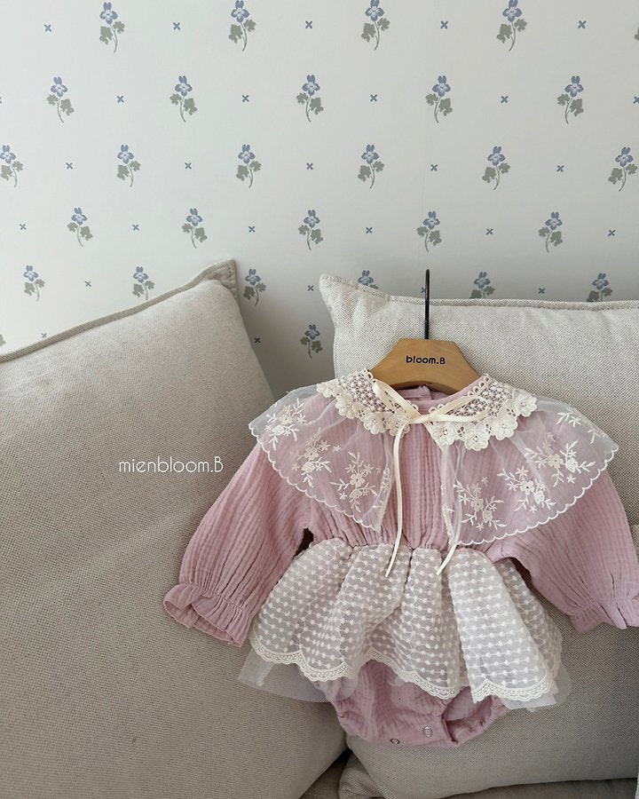 Little Foxx – Bebe Floral Lace Cape