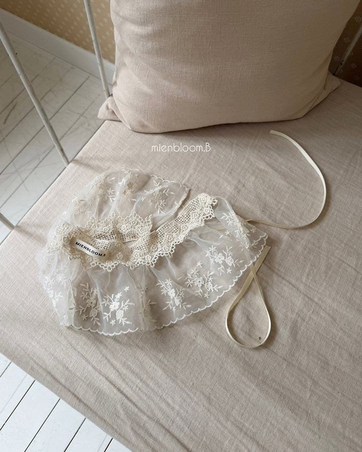 Little Foxx – Bebe Heart Lace Cape