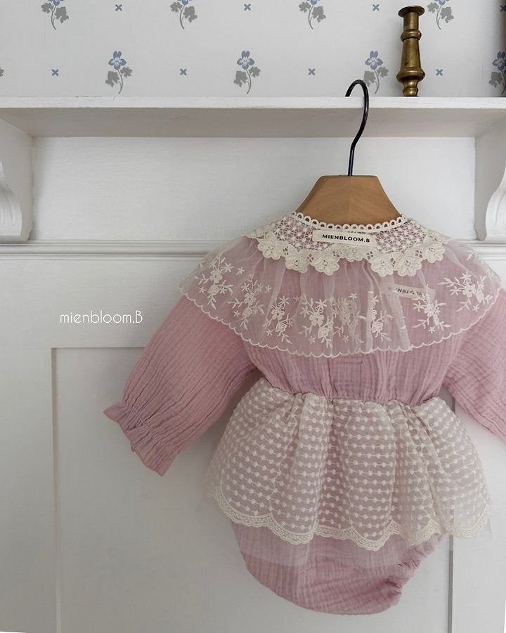 Little Foxx – Bebe Floral Lace Cape