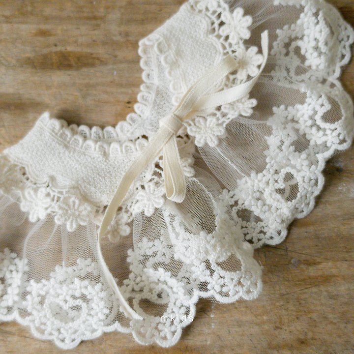 Little Foxx – Cecile Lace Cape