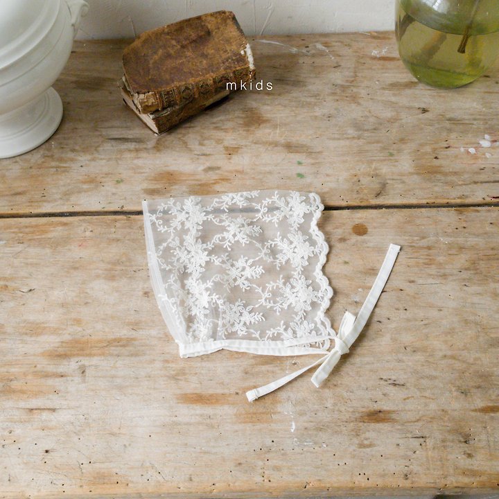 Little Foxx – Chocolate Lace Bonnet