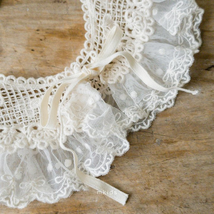 Little Foxx – Cecile Lace Cape