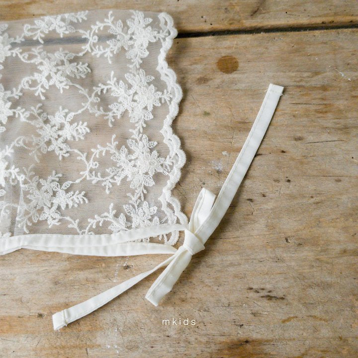 Little Foxx – Chocolate Lace Bonnet