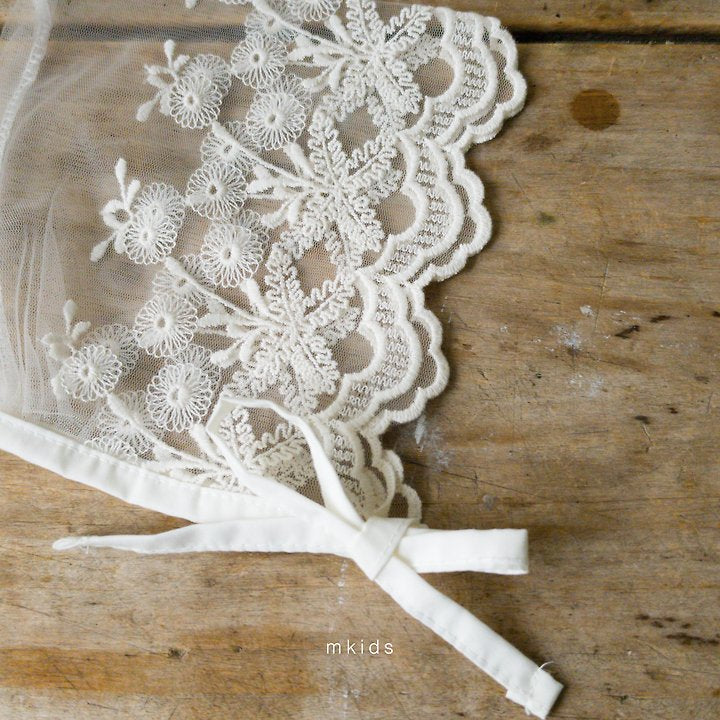 Little Foxx – Chocolate Lace Bonnet