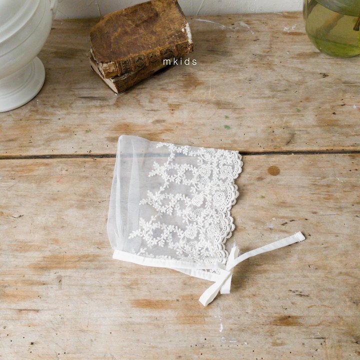 Little Foxx – Chocolate Lace Bonnet